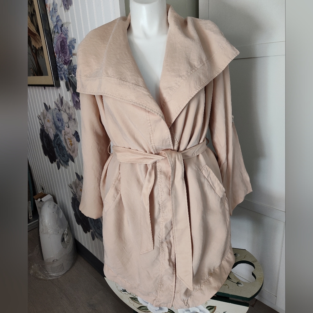 Bebe Baby Blush Tan Trench Coat Size LG 10-14 Easy Wear Excellent Condition